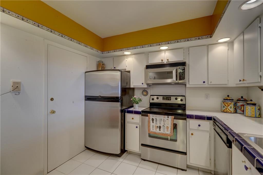 EAST POINT TOWERS - Residential