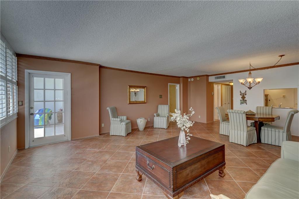 EAST POINT TOWERS - Residential