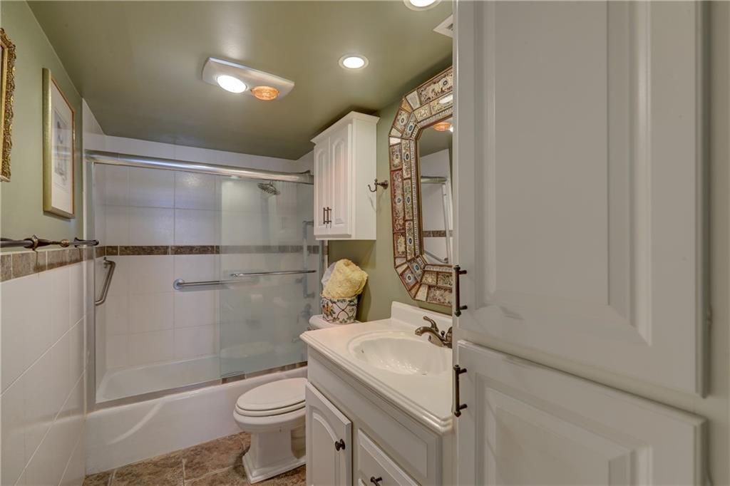 EAST POINT TOWERS - Residential