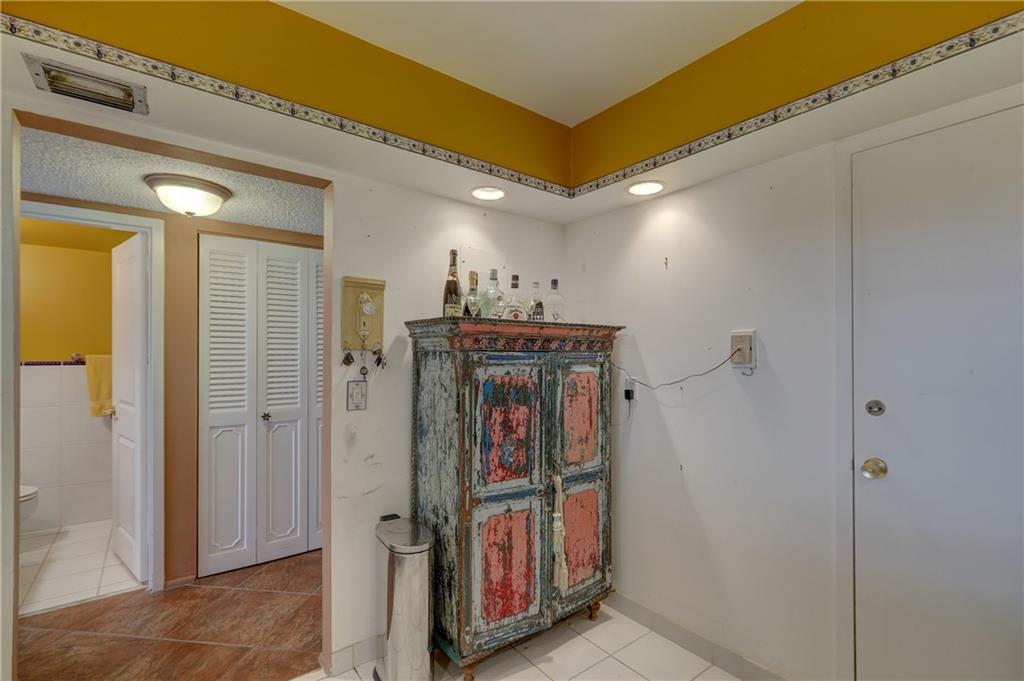 EAST POINT TOWERS - Residential