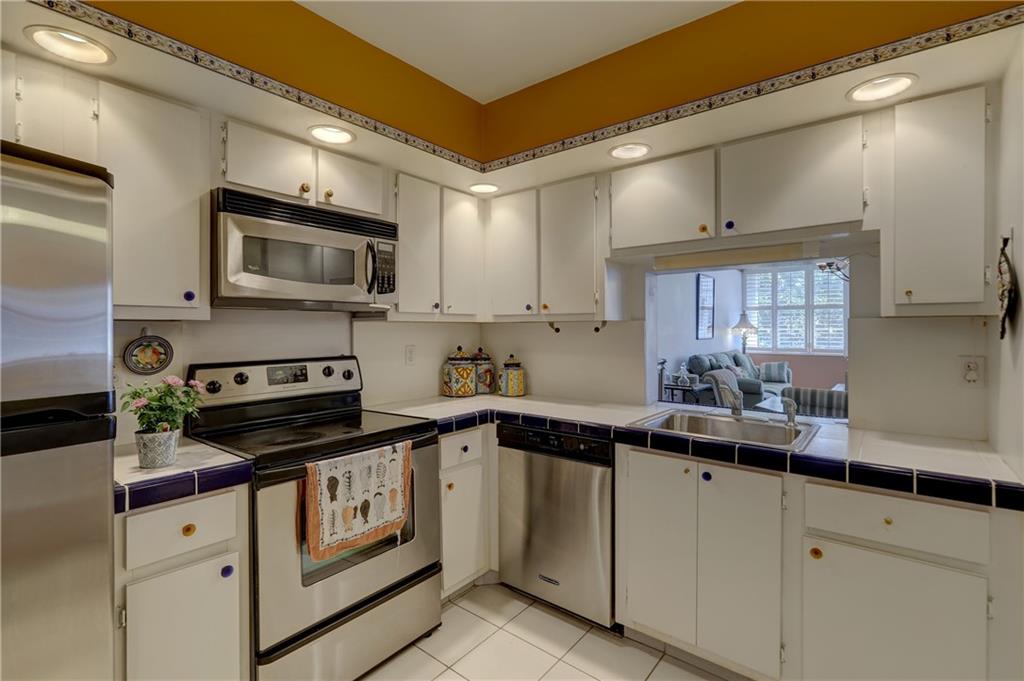 EAST POINT TOWERS - Residential