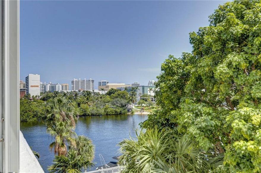 LOCATED IN A PRIME LOCATION IN THE HEART OF FORT LAUDERDALE IS THIS 5TH FLOOR SPACIOUS 1138 SQ.FT  1BED/1.5  BATH HOME W/LARGE BALCONY AND AMAZING VIEWS OF THE MIDDLE RIVER. JUST MINUTES FROM THE GALLERIA MALL, DOWNTOWN/LAS OLAS AND UNDER A MILE FROM AMAZING FORT LAUDERDALE BEACH. THIS HOME COMES EQUIPPED WITH WASHER & DRYER IN THE UNIT, TILE FLOORING, ONE COVERED GARAGE PARKING SPACE THAT IS DEEDED TO THIS UNIT. A LITTLE TLC AND THIS HOME WILL SPARKLE. RELAX OR GRILL AND DINE BY THE POOL IN THIS LITTLE OASIS. PLENTY OF GUEST PARKING. MAINTENANCE INCLUDES WI-FI AND CABLE. EAST POINT TOWERS OFFERS GREAT AMENITIES: HEATED POOL, GYM, CARD ROOM, LIBRARY, COMMUNITY ROOMS, SAUNA, SUN DECK, CAR WASH, PRIVATE DOCKAGE AVAILABLE.