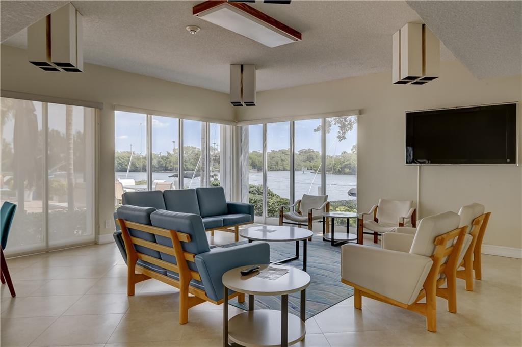 EAST POINT TOWERS - Residential