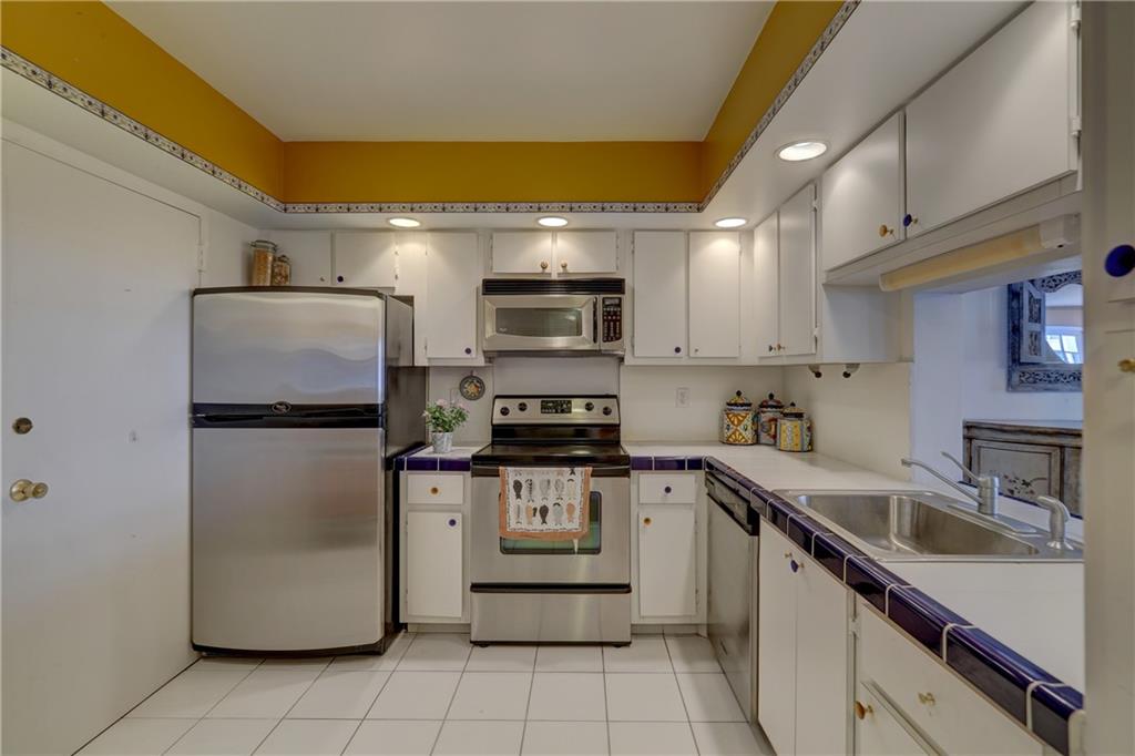 EAST POINT TOWERS - Residential