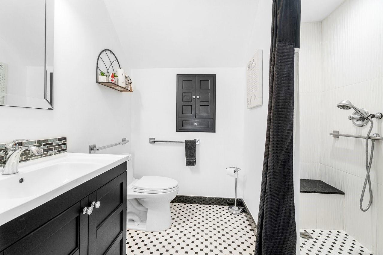 WINSTON PARK SECTION TWO- - Residential