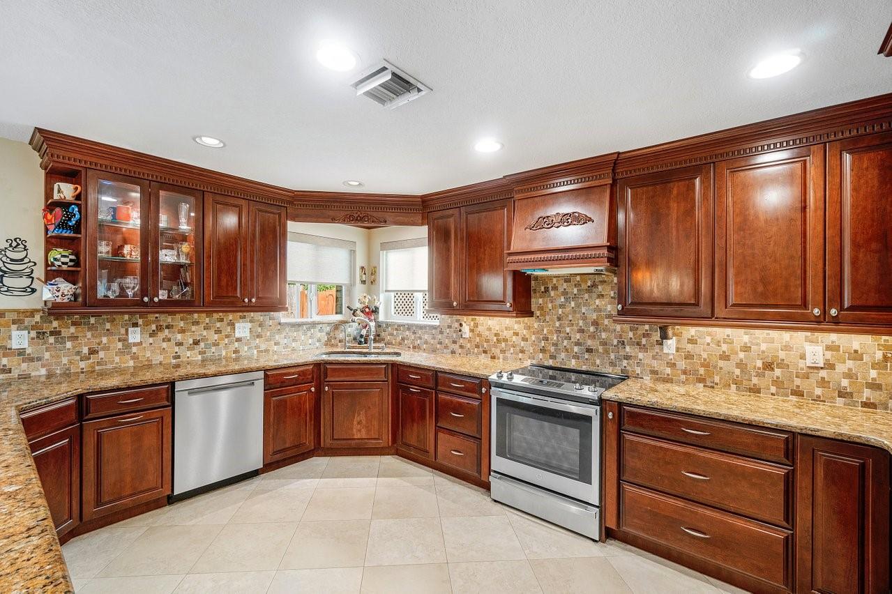 WINSTON PARK SECTION TWO- - Residential