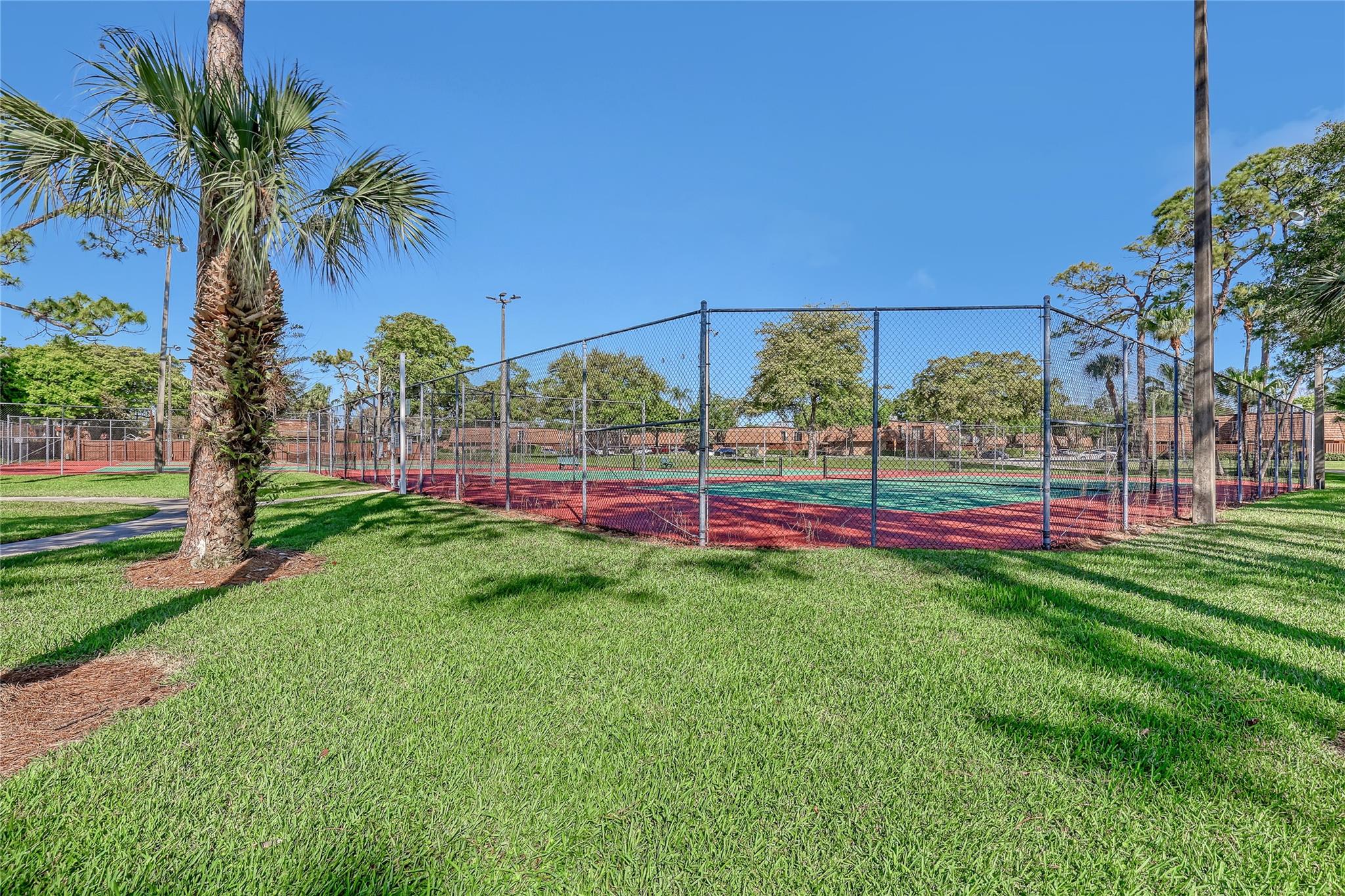 SHERWOOD LAKES - Residential