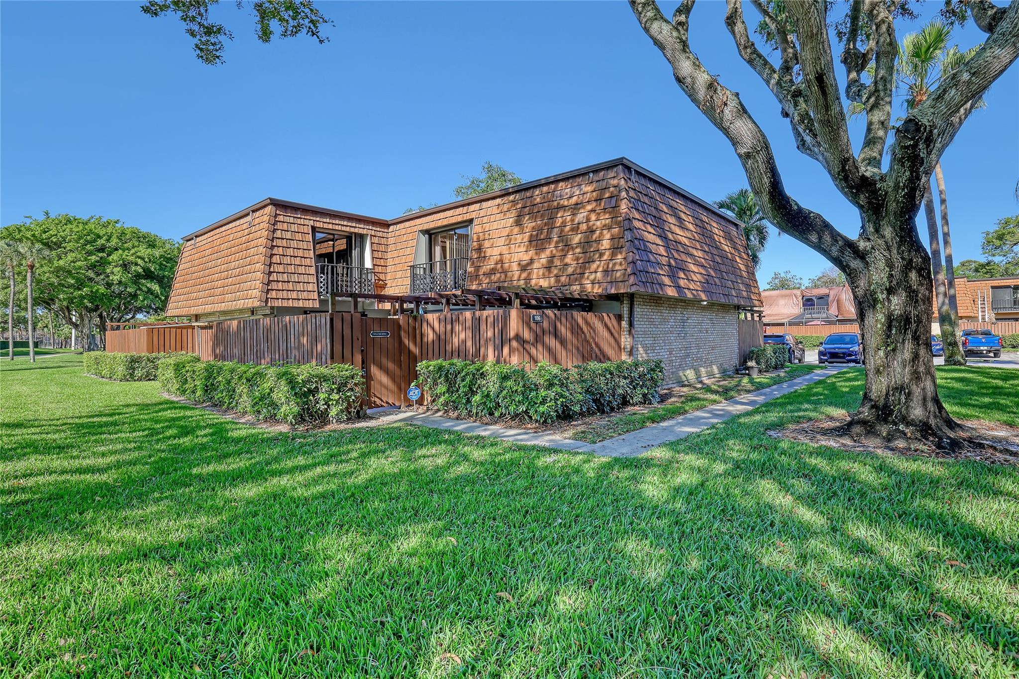 SHERWOOD LAKES - Residential