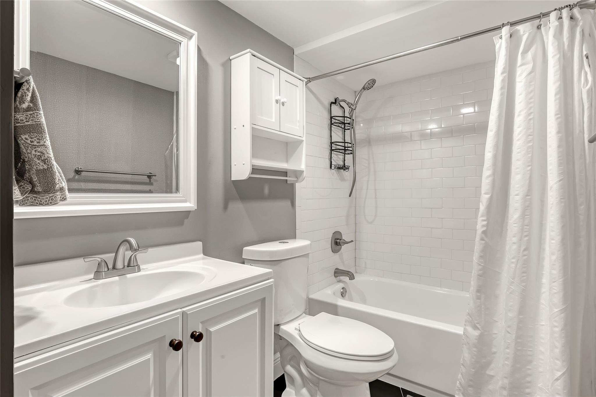 SHERWOOD LAKES - Residential