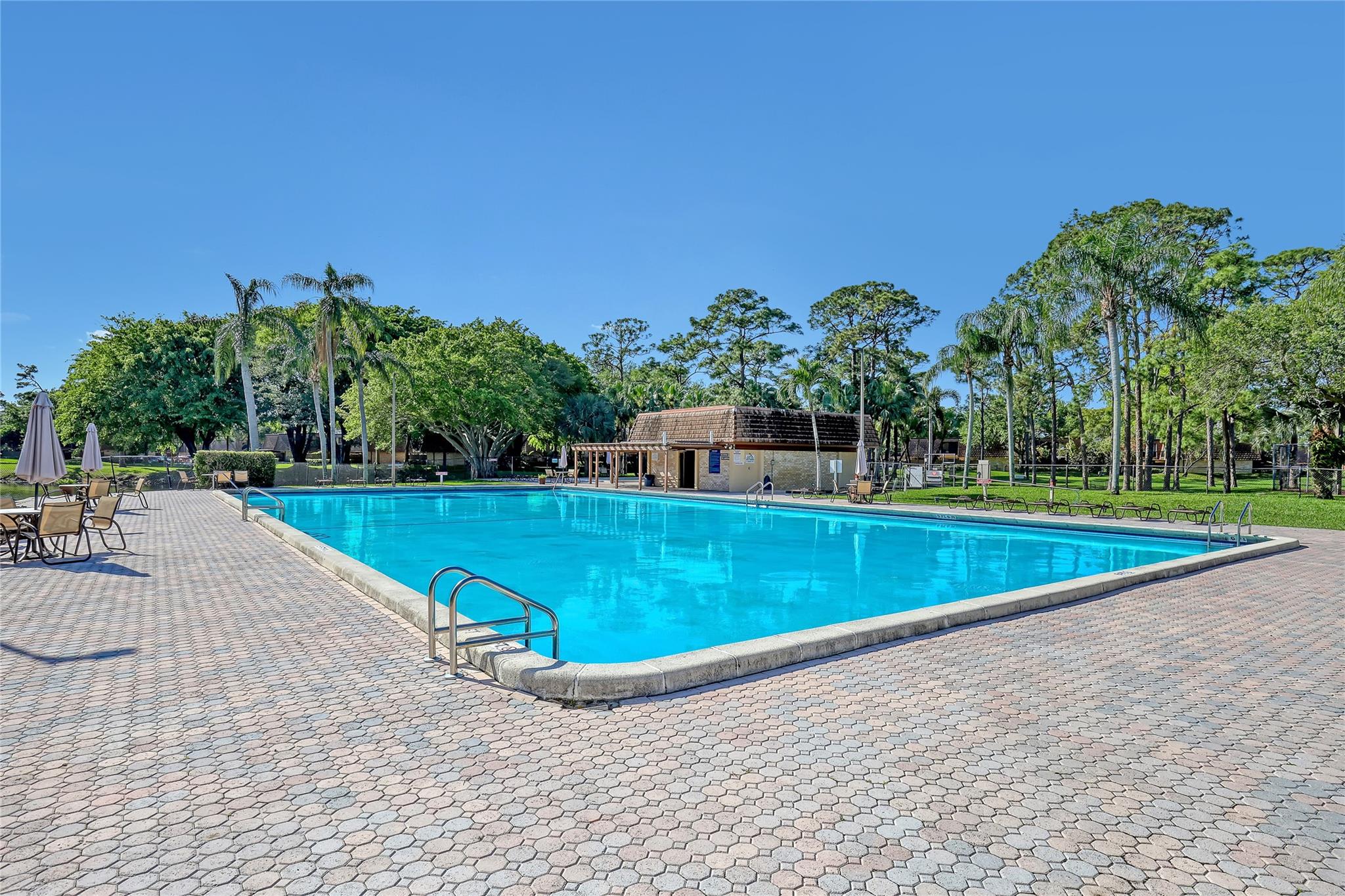 SHERWOOD LAKES - Residential