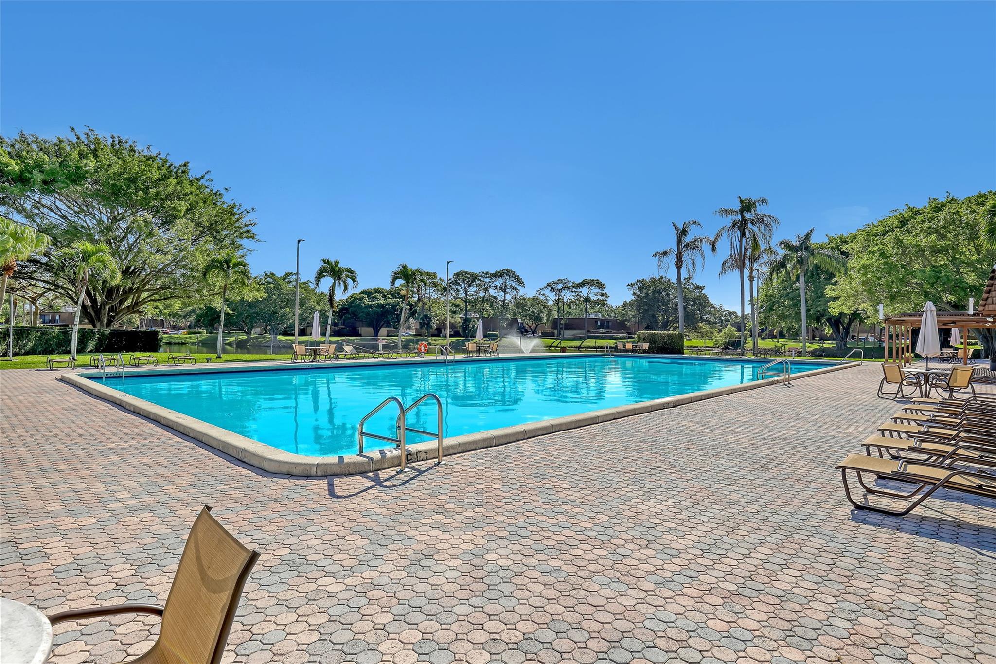 SHERWOOD LAKES - Residential