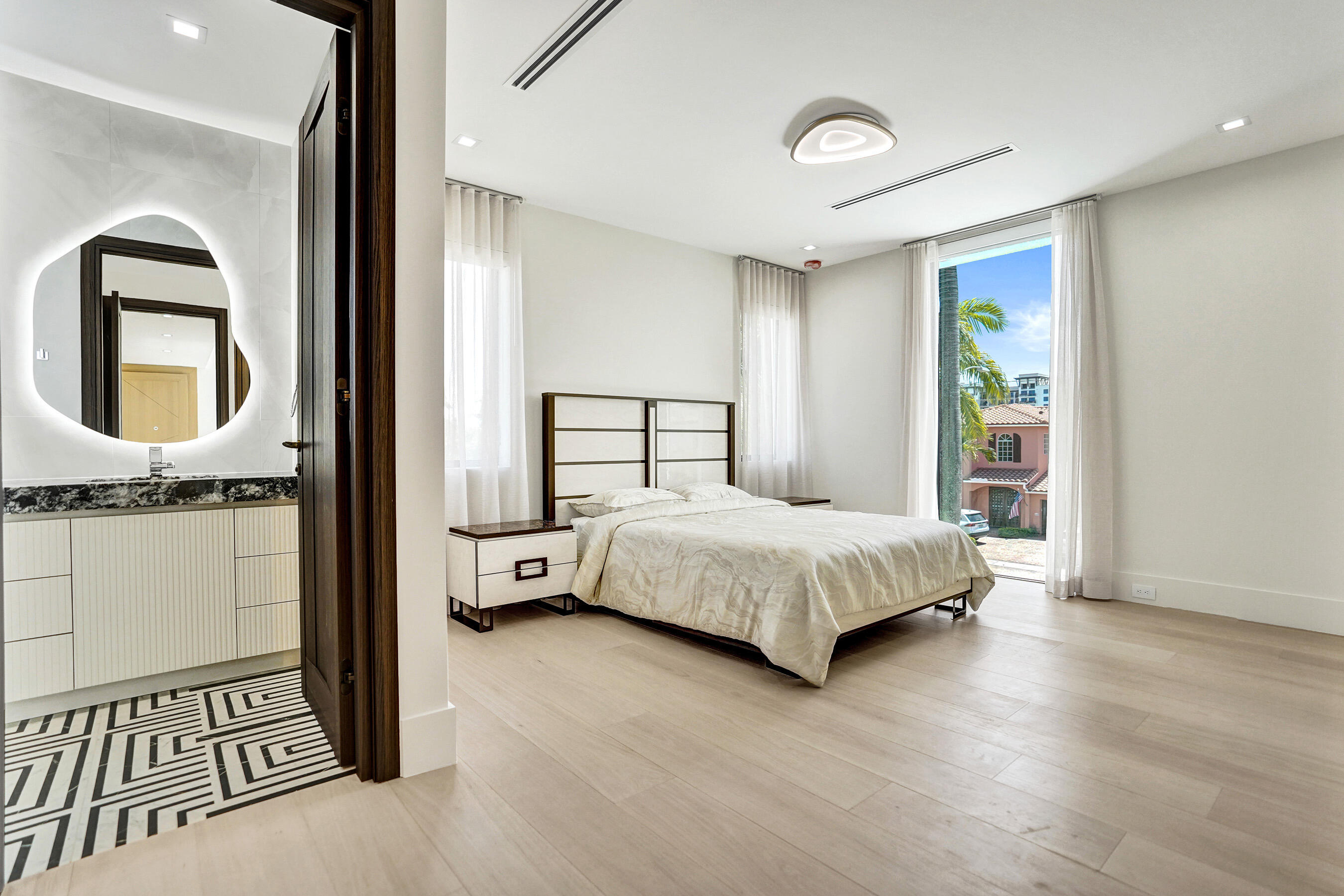 KINGS COURT REPLAT - Residential