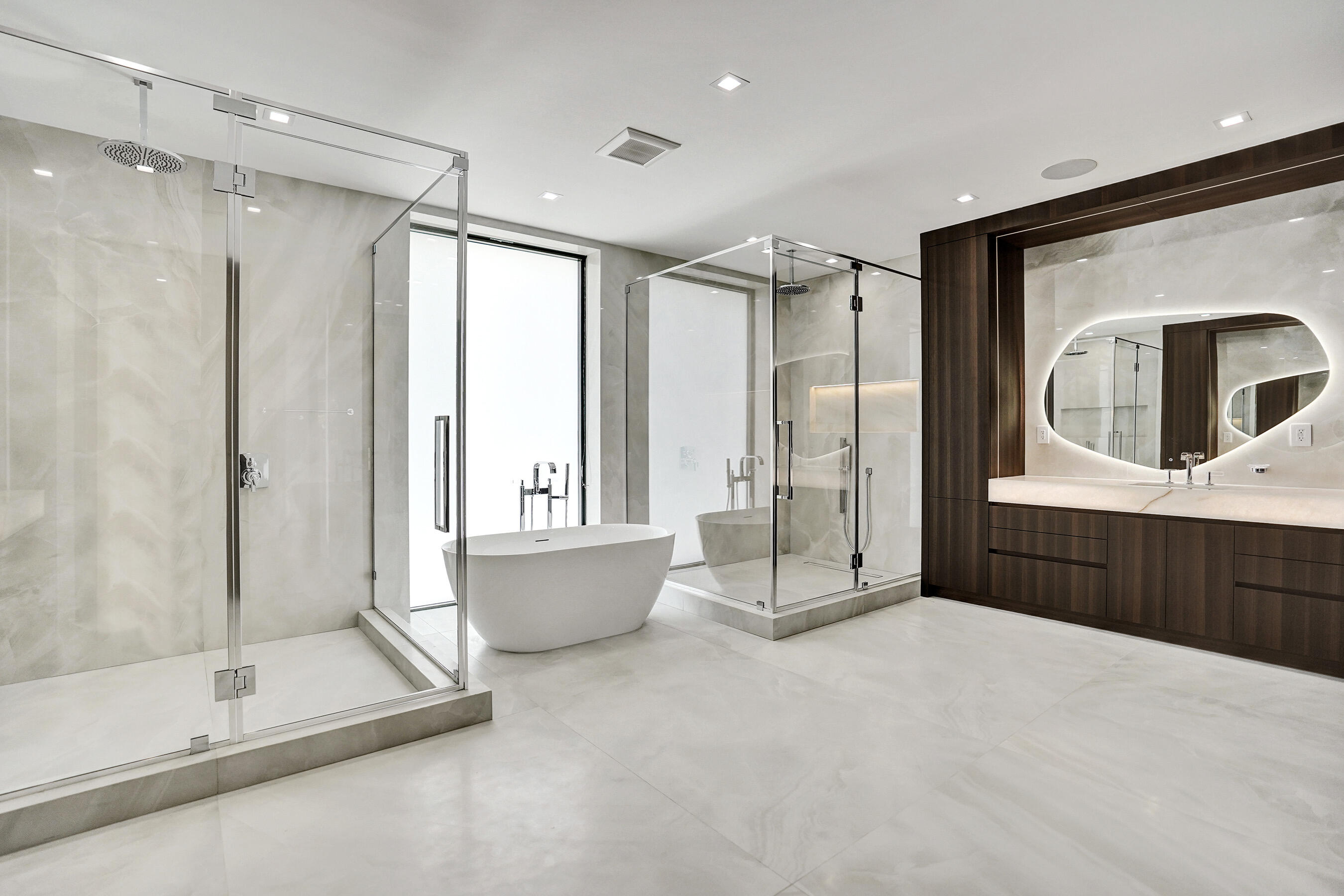 KINGS COURT REPLAT - Residential