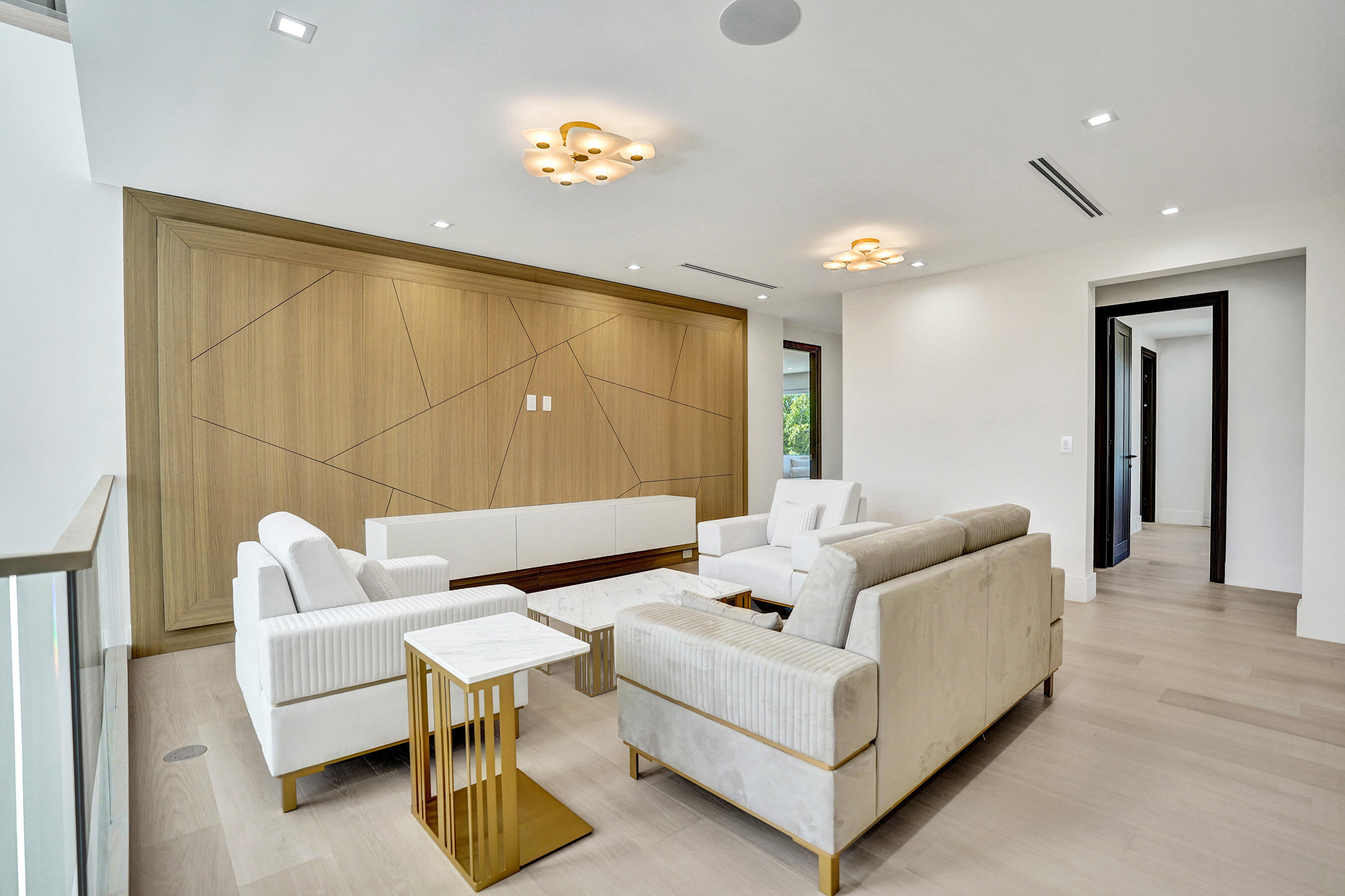 KINGS COURT REPLAT - Residential