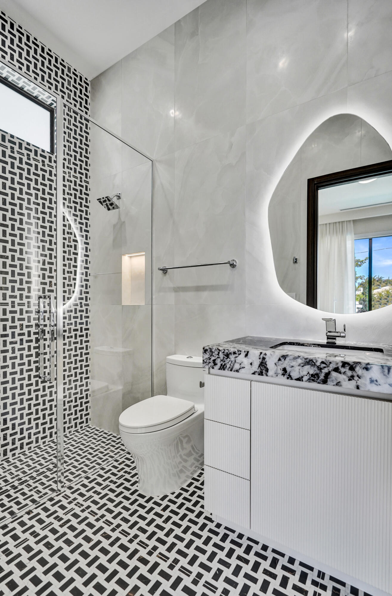 KINGS COURT REPLAT - Residential