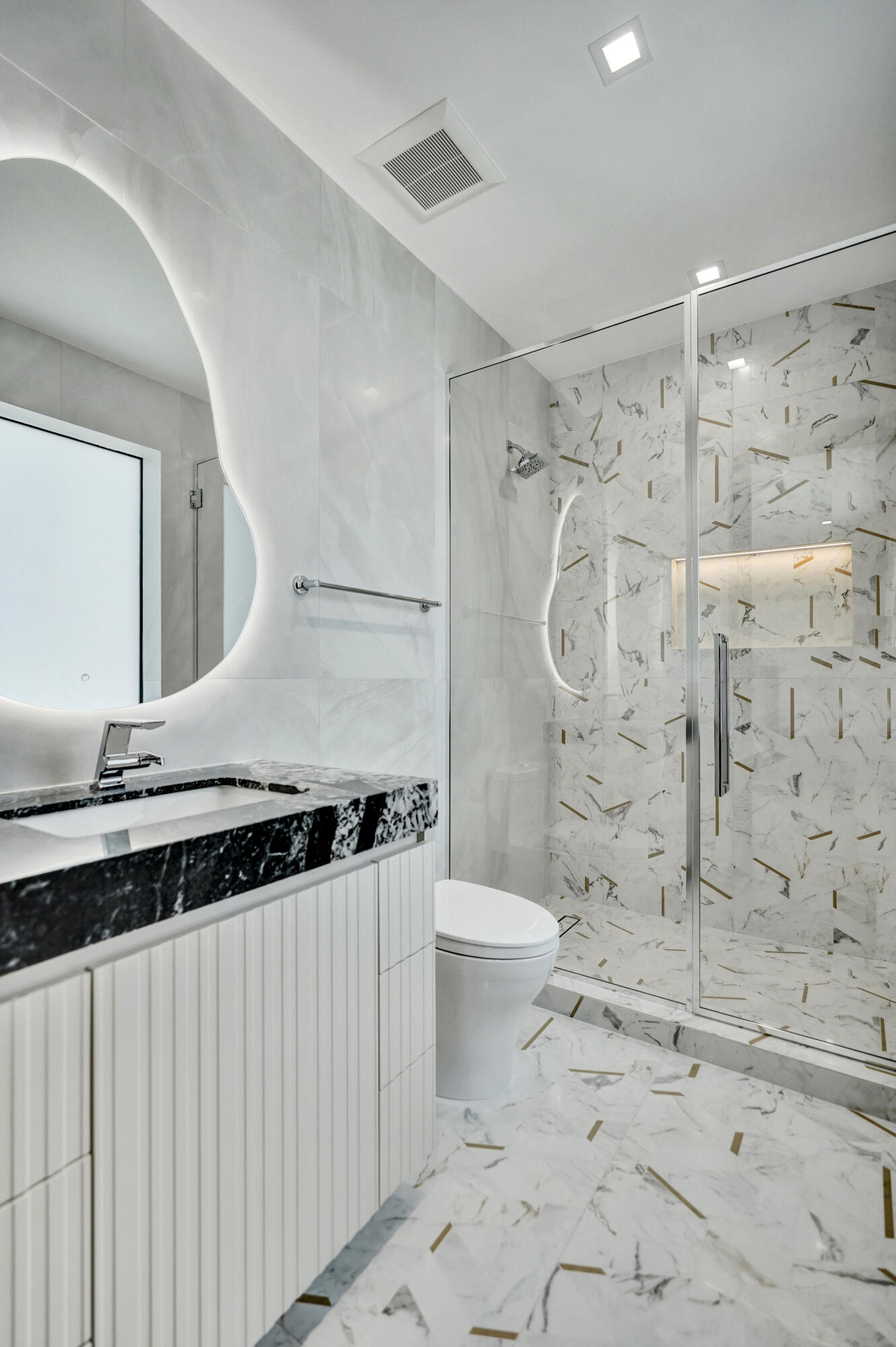 KINGS COURT REPLAT - Residential