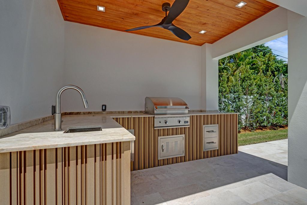 Photo of 365 NE 3rd Street, Boca Raton, FL 33432 (MLS # B26016718)