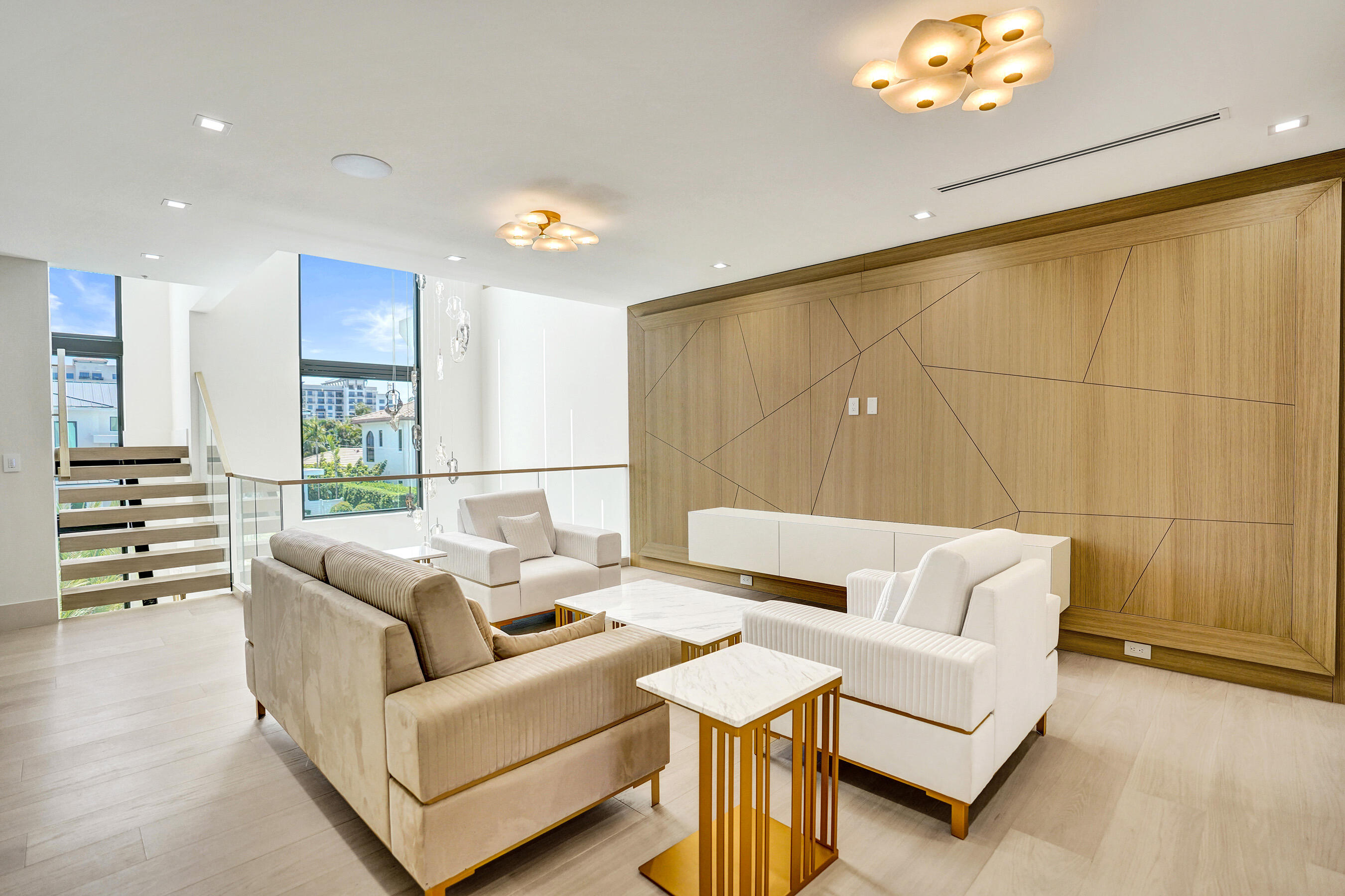 KINGS COURT REPLAT - Residential