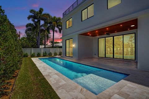 Tiny photo for 365 NE 3rd Street, Boca Raton, FL 33432 (MLS # B26016718)