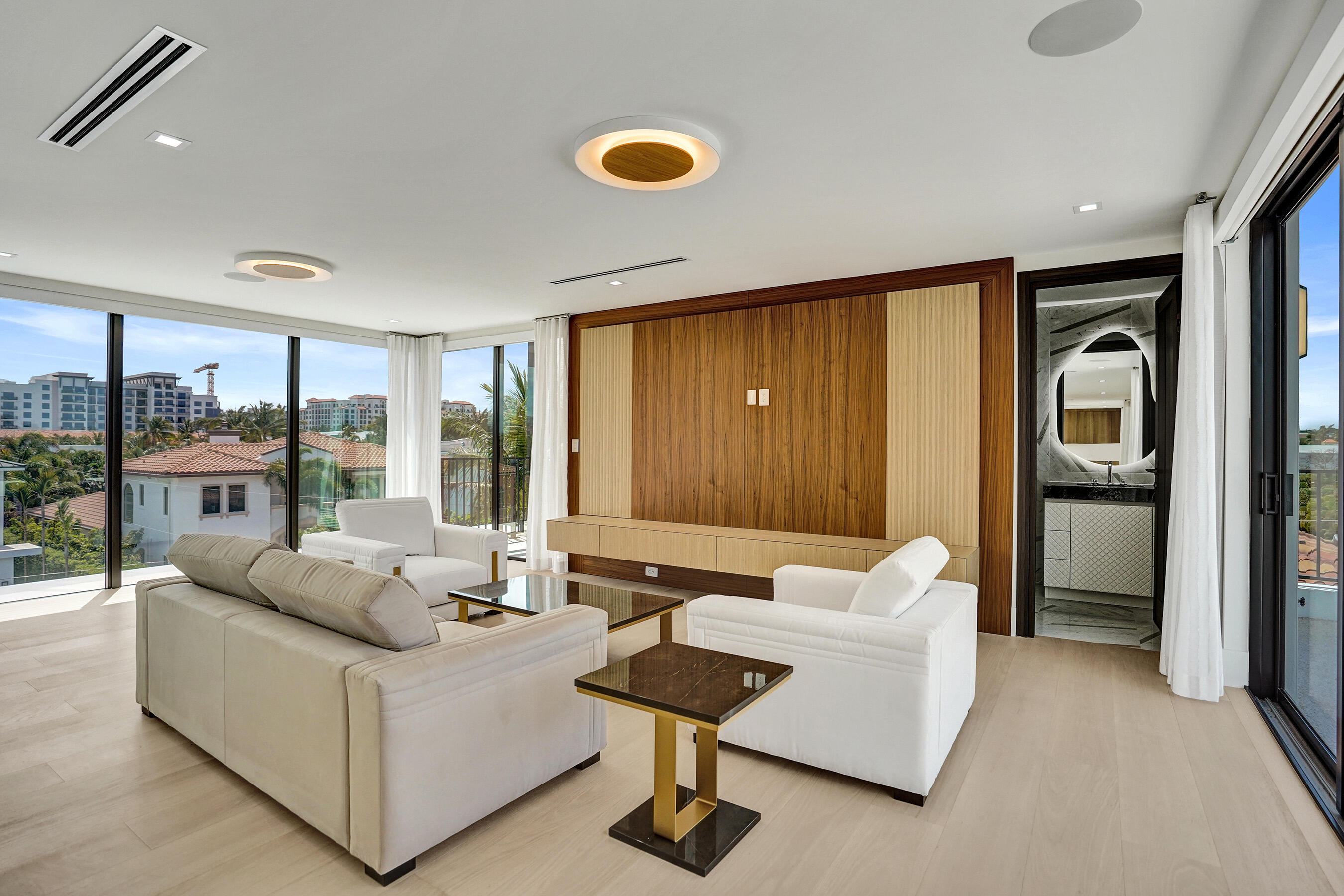 KINGS COURT REPLAT - Residential