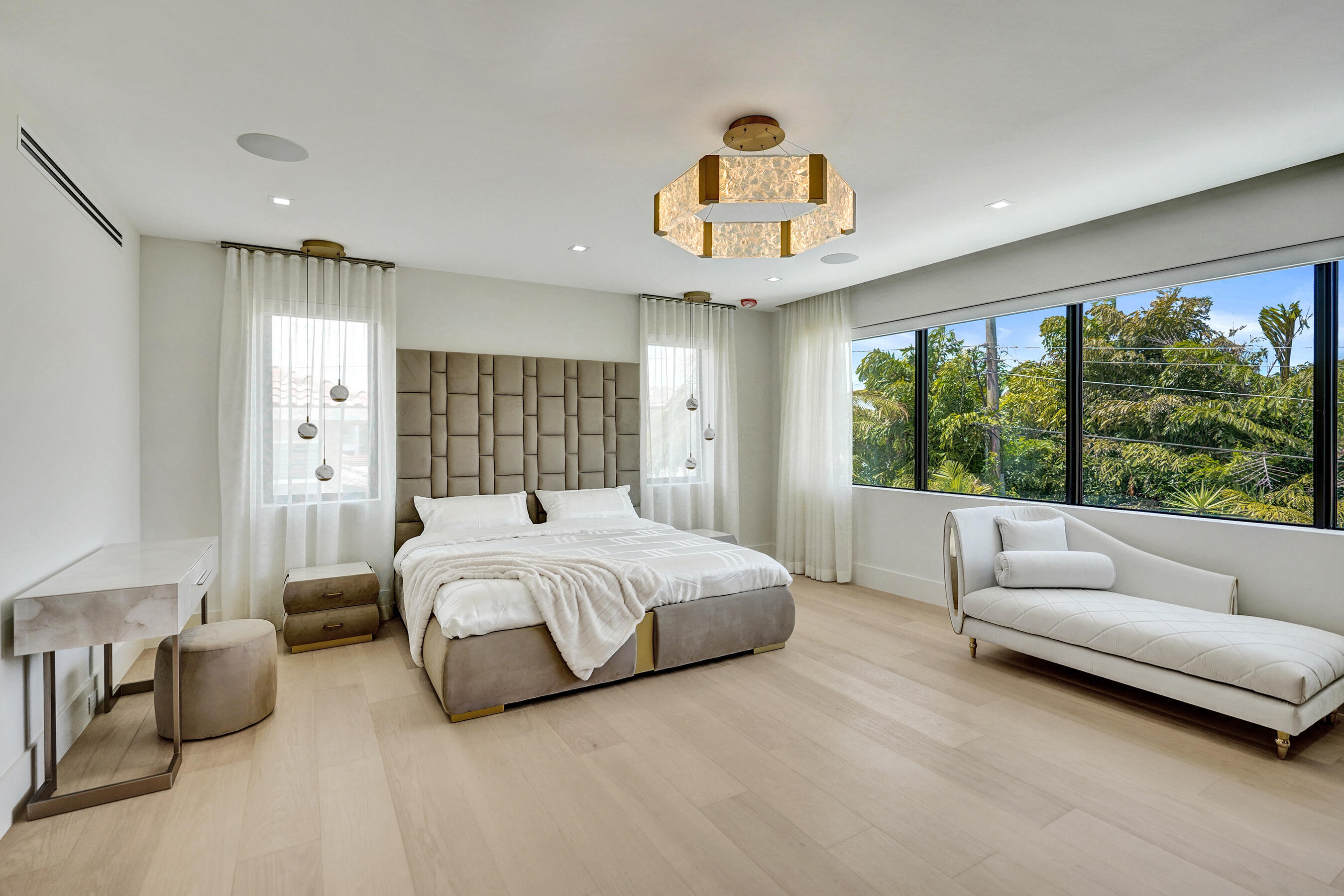 KINGS COURT REPLAT - Residential