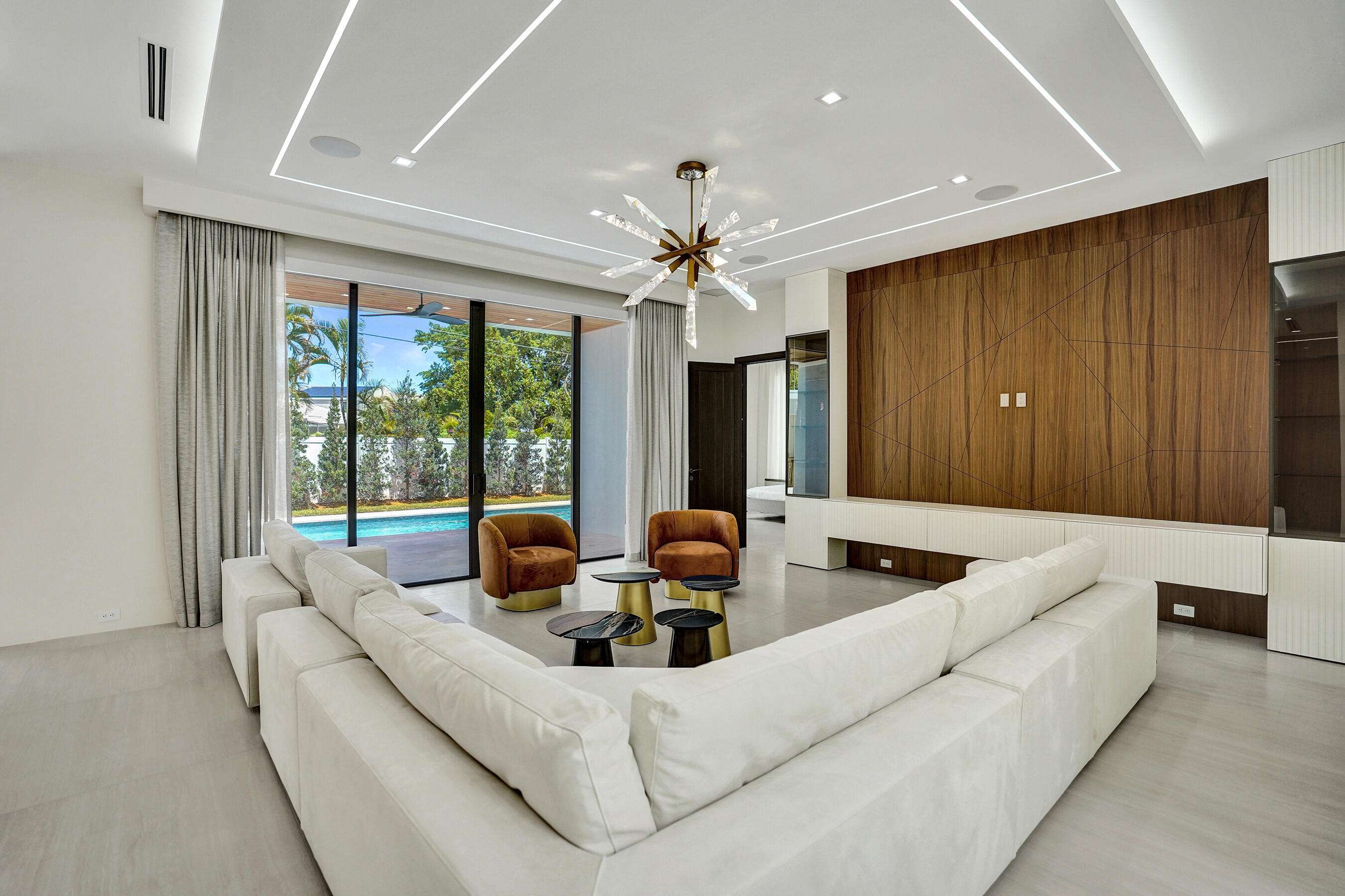 KINGS COURT REPLAT - Residential