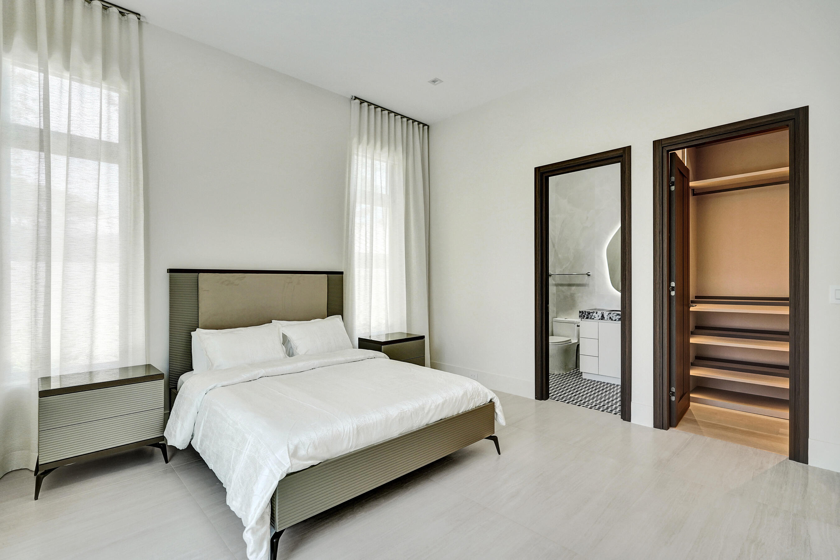 KINGS COURT REPLAT - Residential