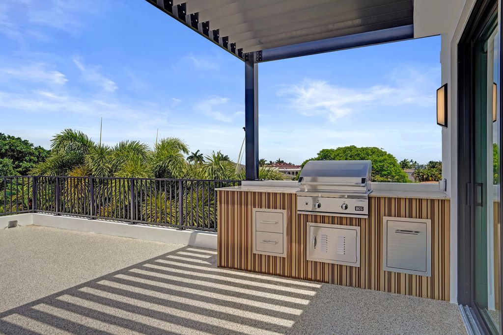 Photo of 365 NE 3rd Street, Boca Raton, FL 33432 (MLS # B26016718)