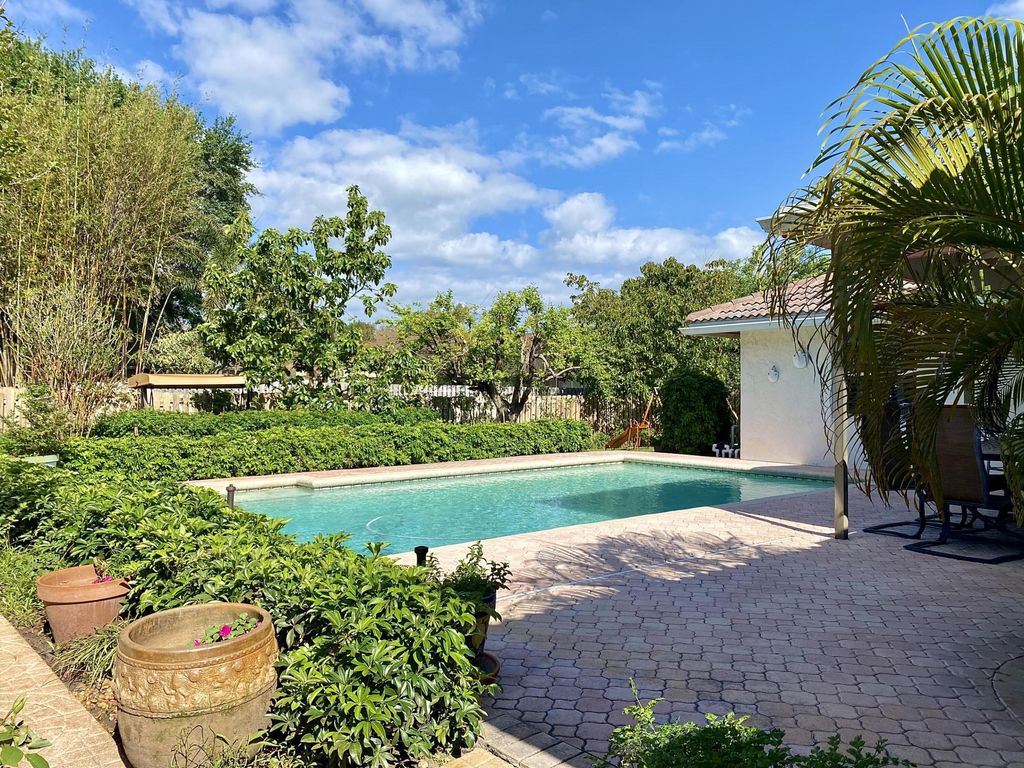 Photo of 2221 Vernon Street, Lake Worth Beach, FL 33460 (MLS # R10973856)