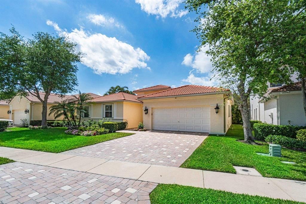 Photo of 205 Sedona Way, Palm Beach Gardens, FL 33418 (MLS # R10700989)