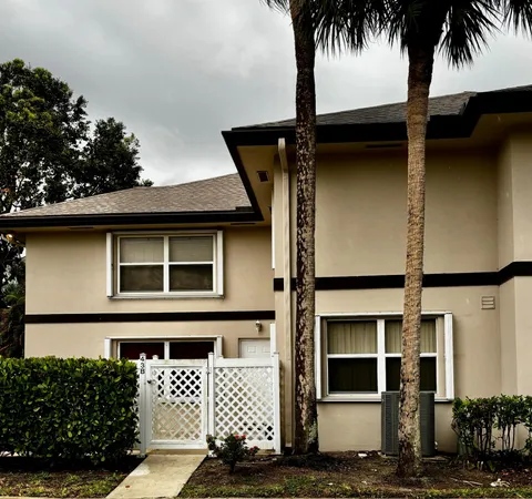 43 Essex Court Unit B, Royal Palm Beach, FL MLS: R11091178