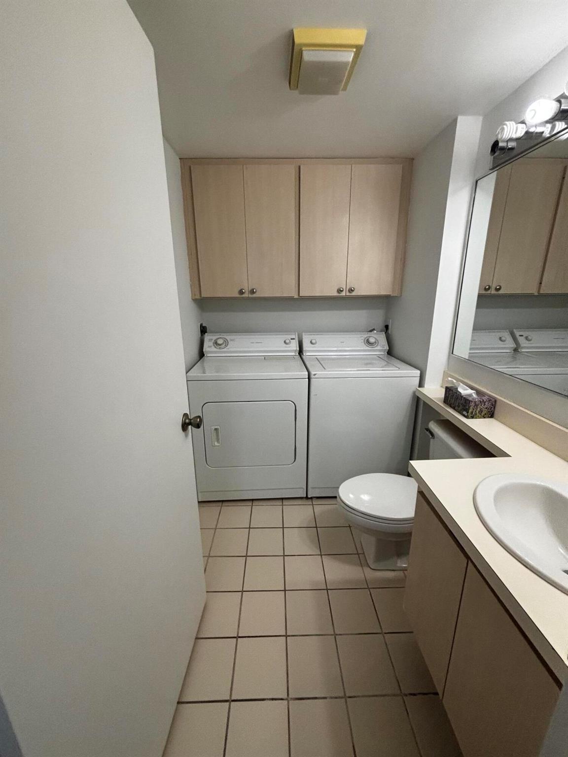 43 Essex Court B
