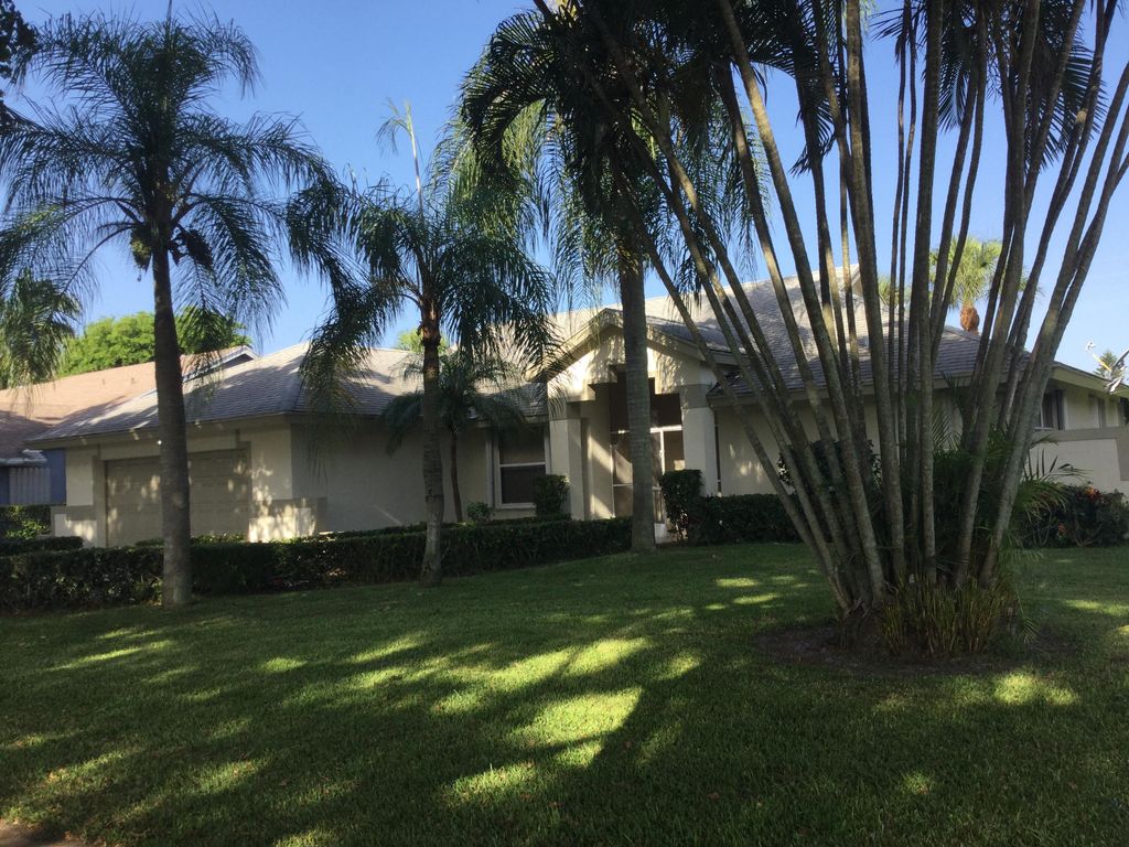 Photo of 808 Par Circle Cir, Delray Beach, FL 33445 (MLS # R10807895)