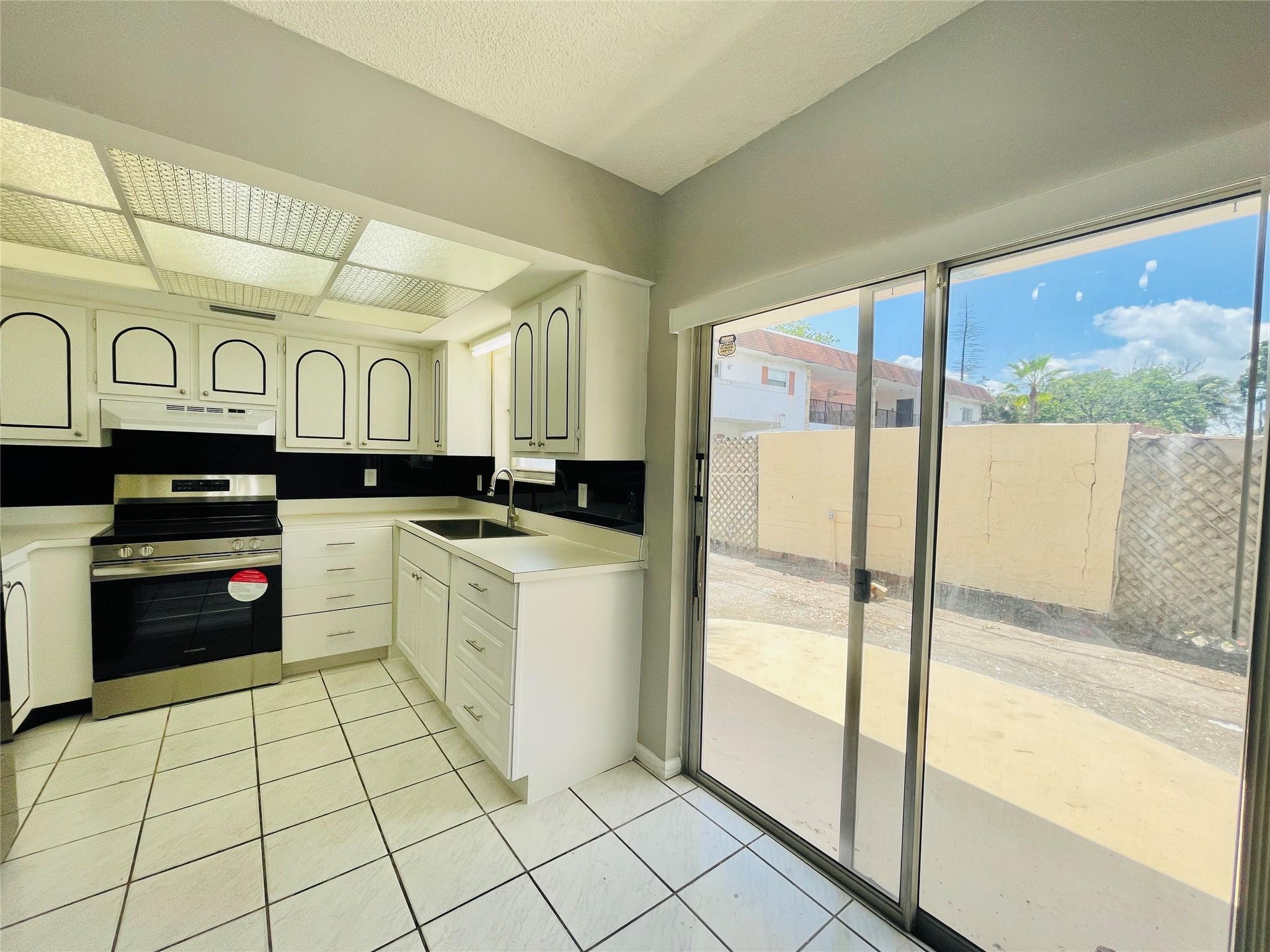 320 SW 1st St D-2
