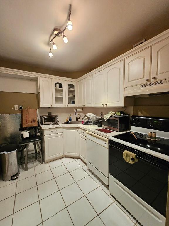 MANOR GROVE VILLAGE TWO CONDO - Residential