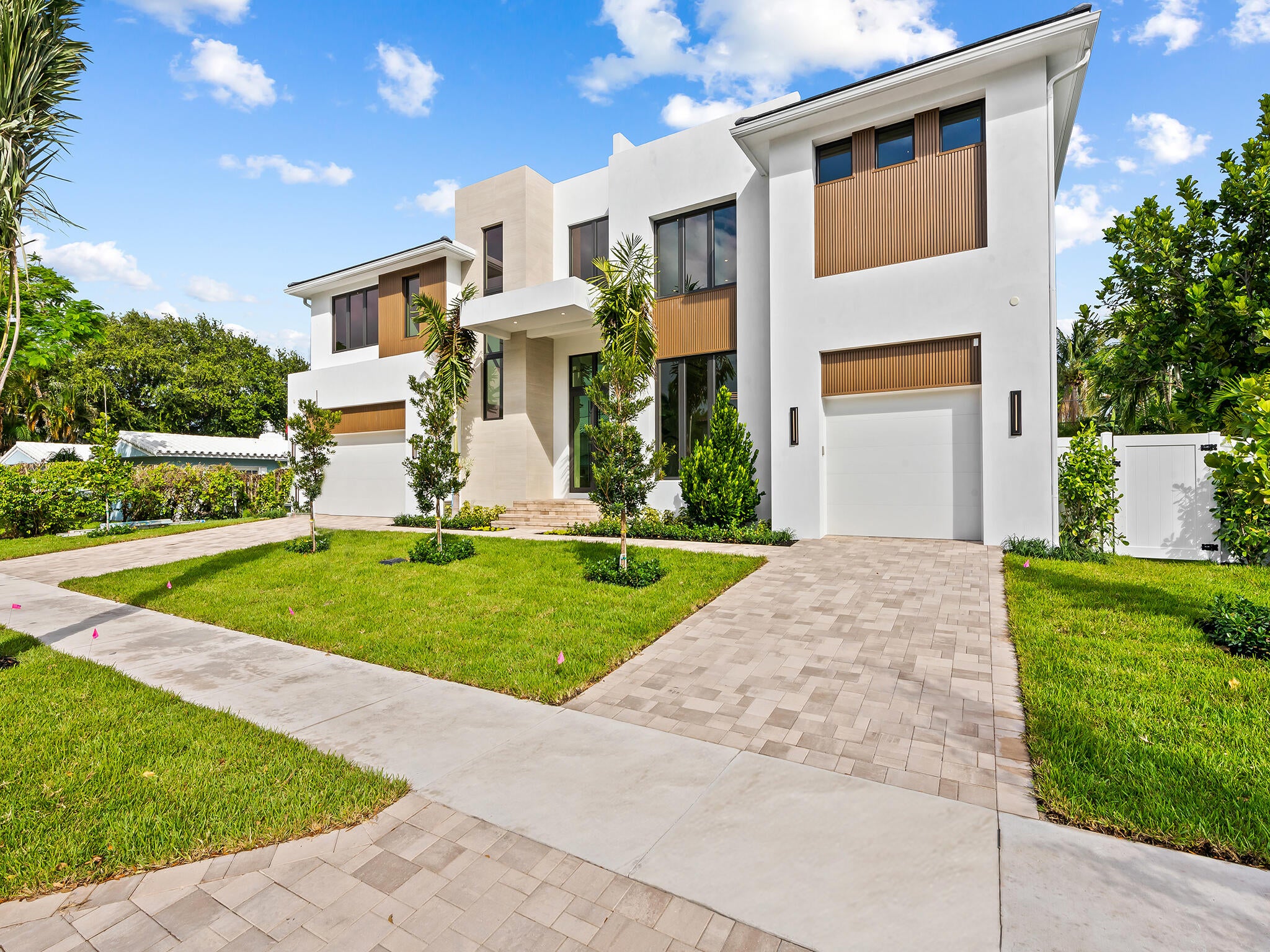 2737 NE 18th Street