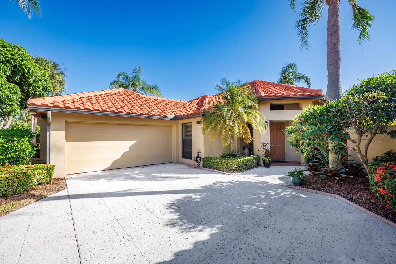 2729 SW Mariposa Circle