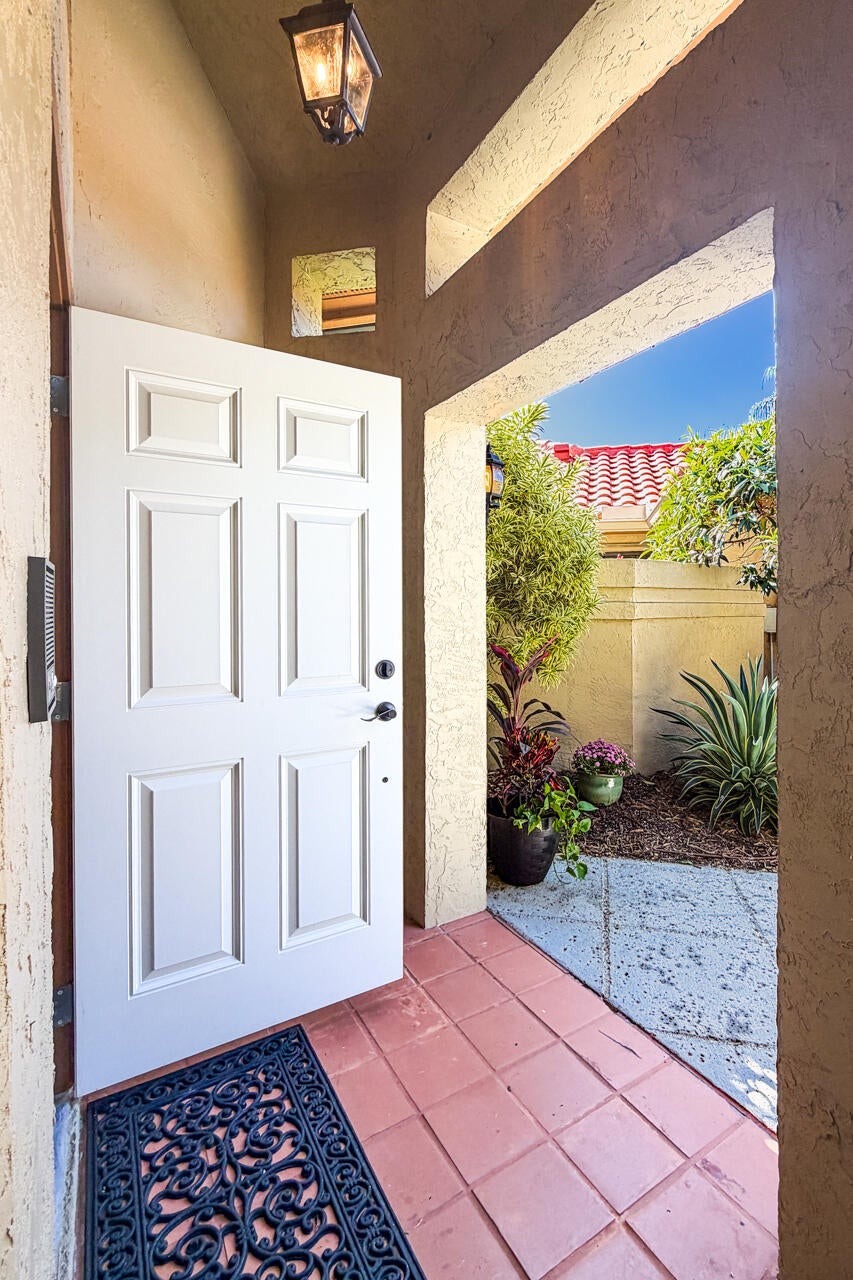 2729 SW Mariposa Circle