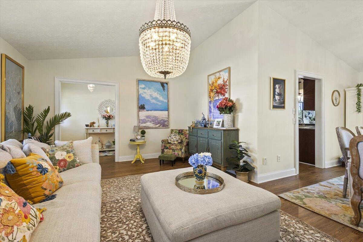 COUNTRY CLUB ESTATES - Residential