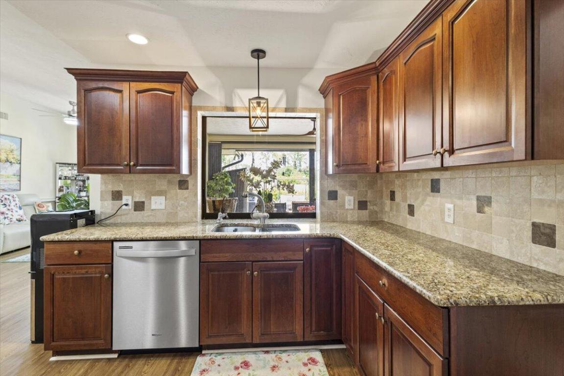 COUNTRY CLUB ESTATES - Residential