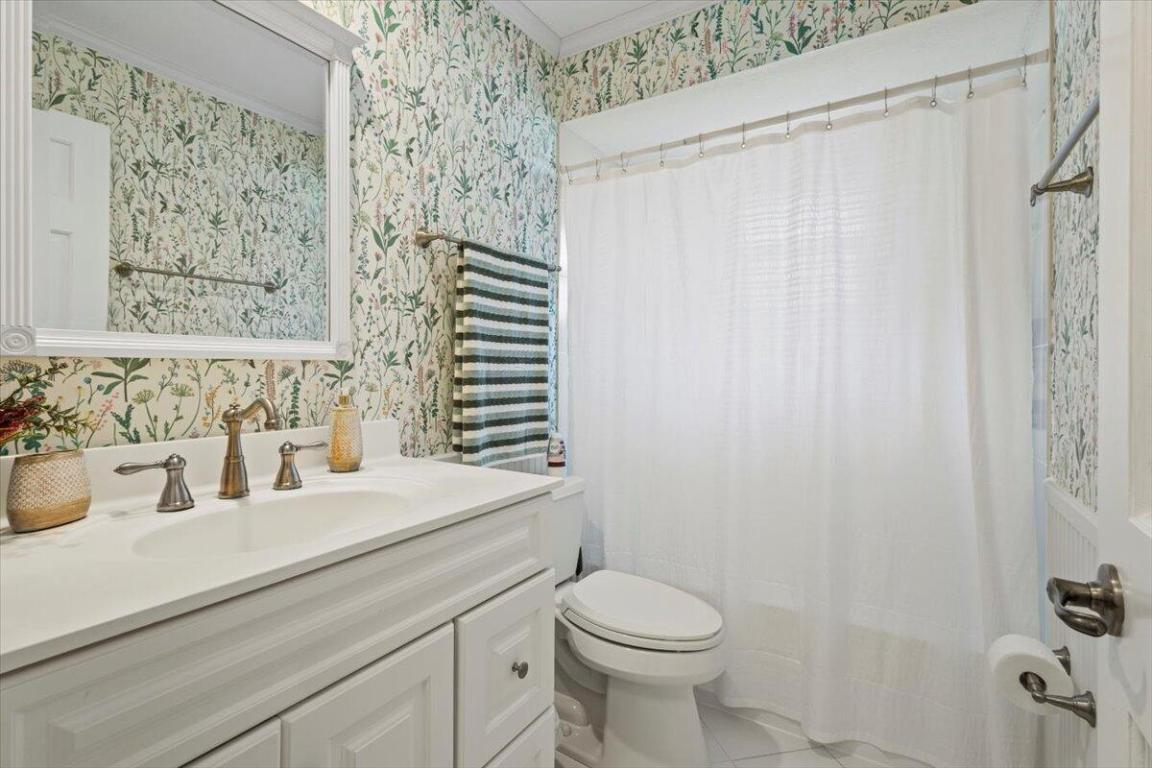 COUNTRY CLUB ESTATES - Residential