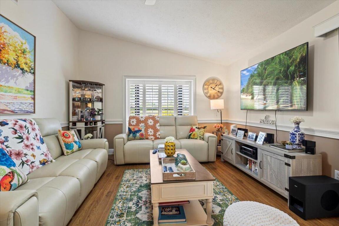 COUNTRY CLUB ESTATES - Residential