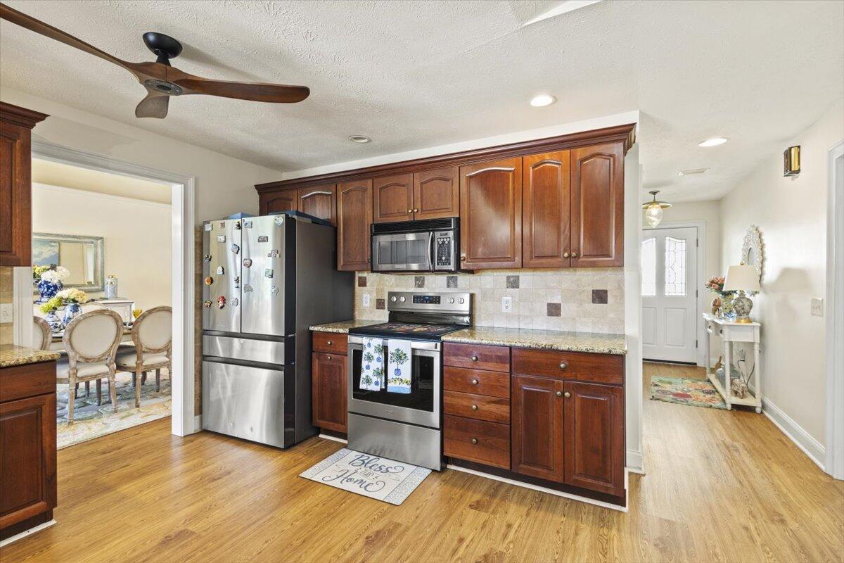 COUNTRY CLUB ESTATES - Residential