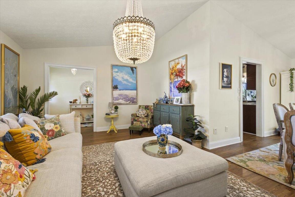 COUNTRY CLUB ESTATES - Residential