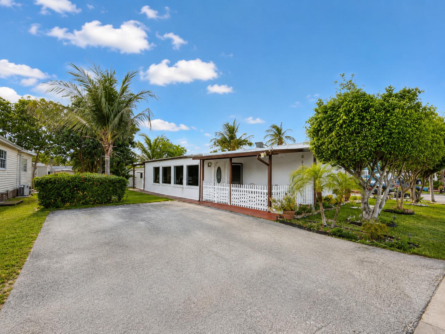 11201 SW 55th Street F16, Miramar, FL, 33025/$79,900 1 11201 SW 55th Street F16