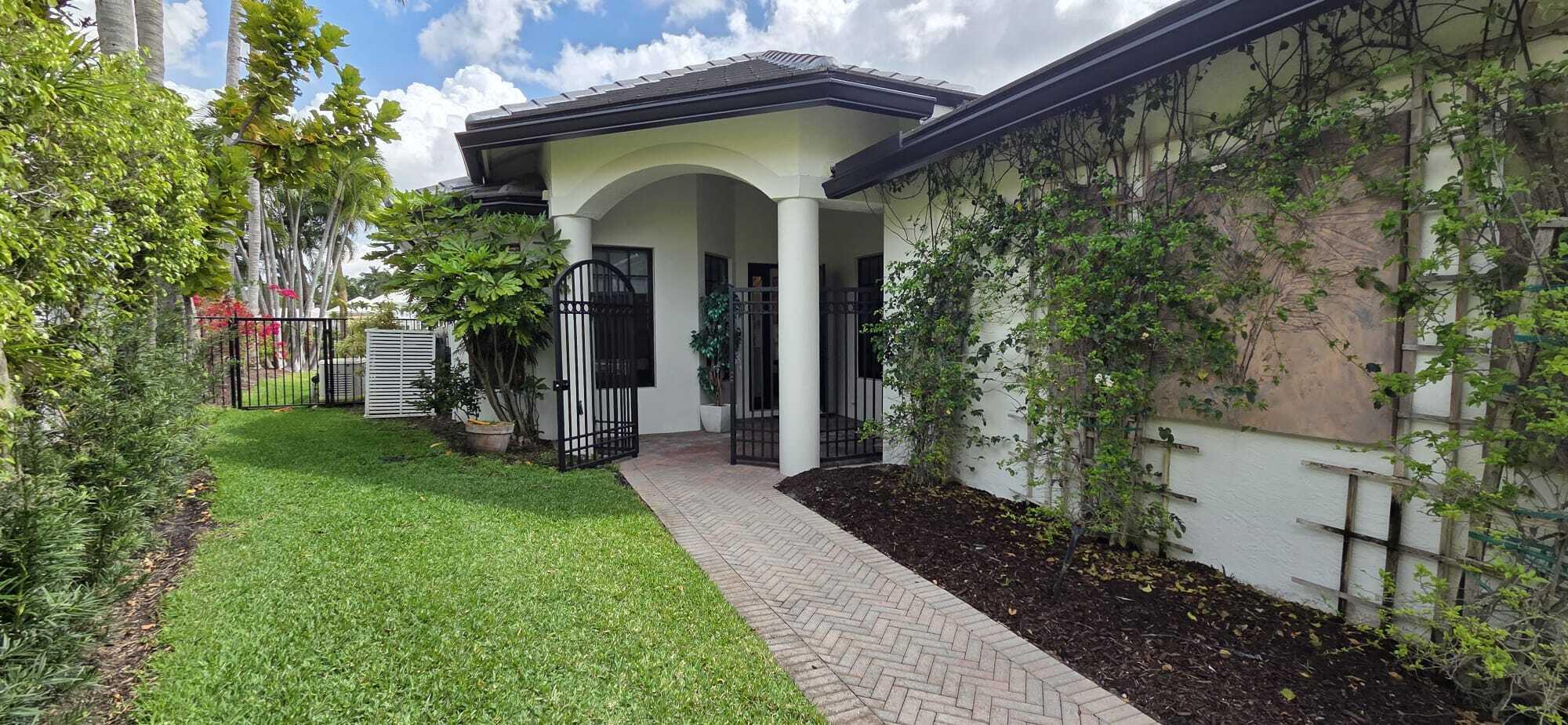 SHADY OAKS OF PALM BEACH POLO & COUNTRY CLUB - Residential