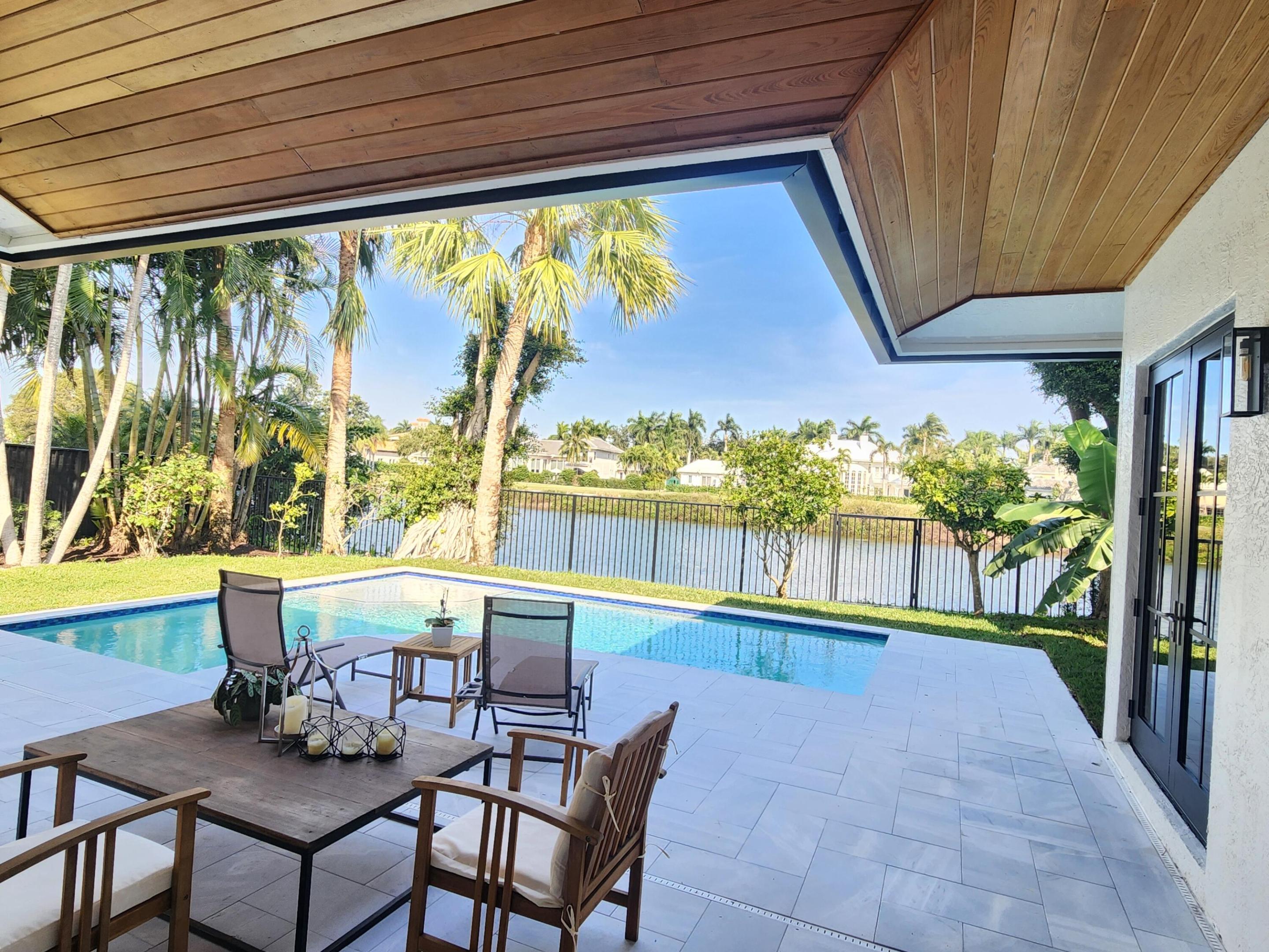 SHADY OAKS OF PALM BEACH POLO & COUNTRY CLUB - Residential