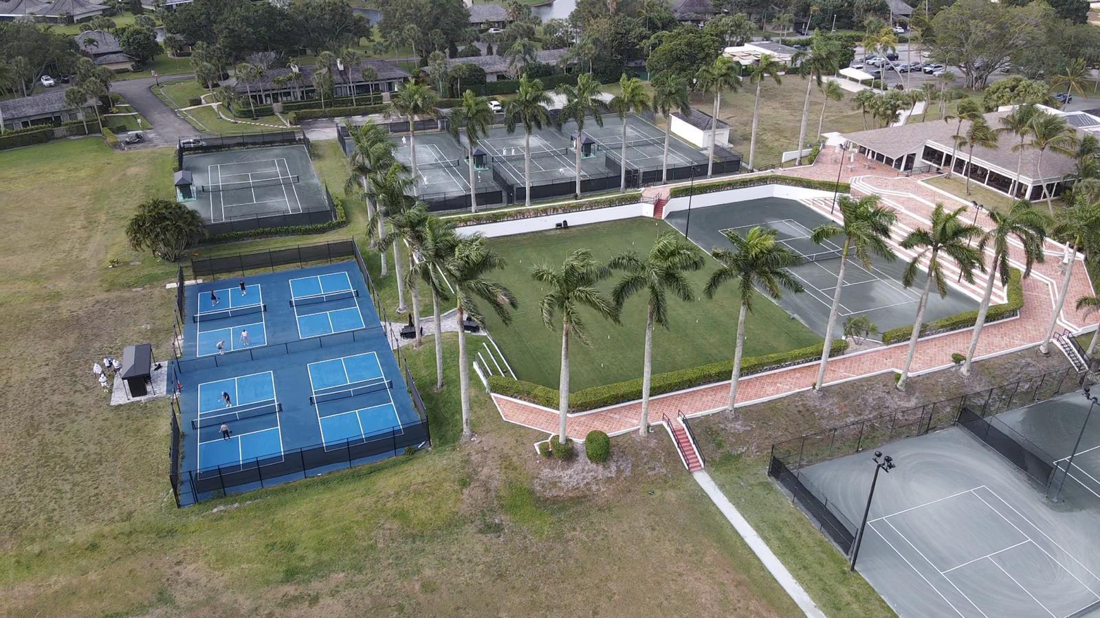 SHADY OAKS OF PALM BEACH POLO & COUNTRY CLUB - Residential