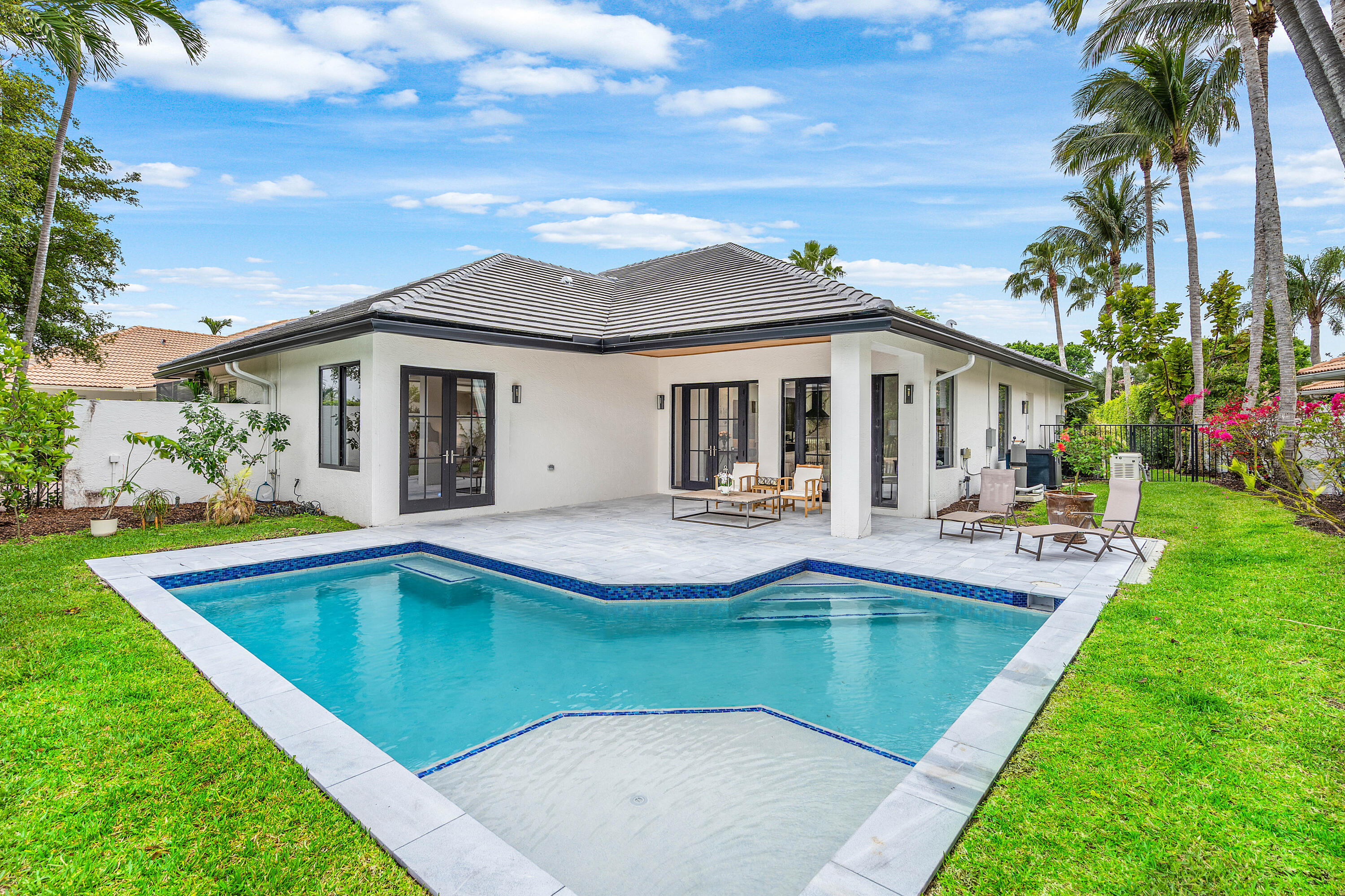 SHADY OAKS OF PALM BEACH POLO & COUNTRY - Residential