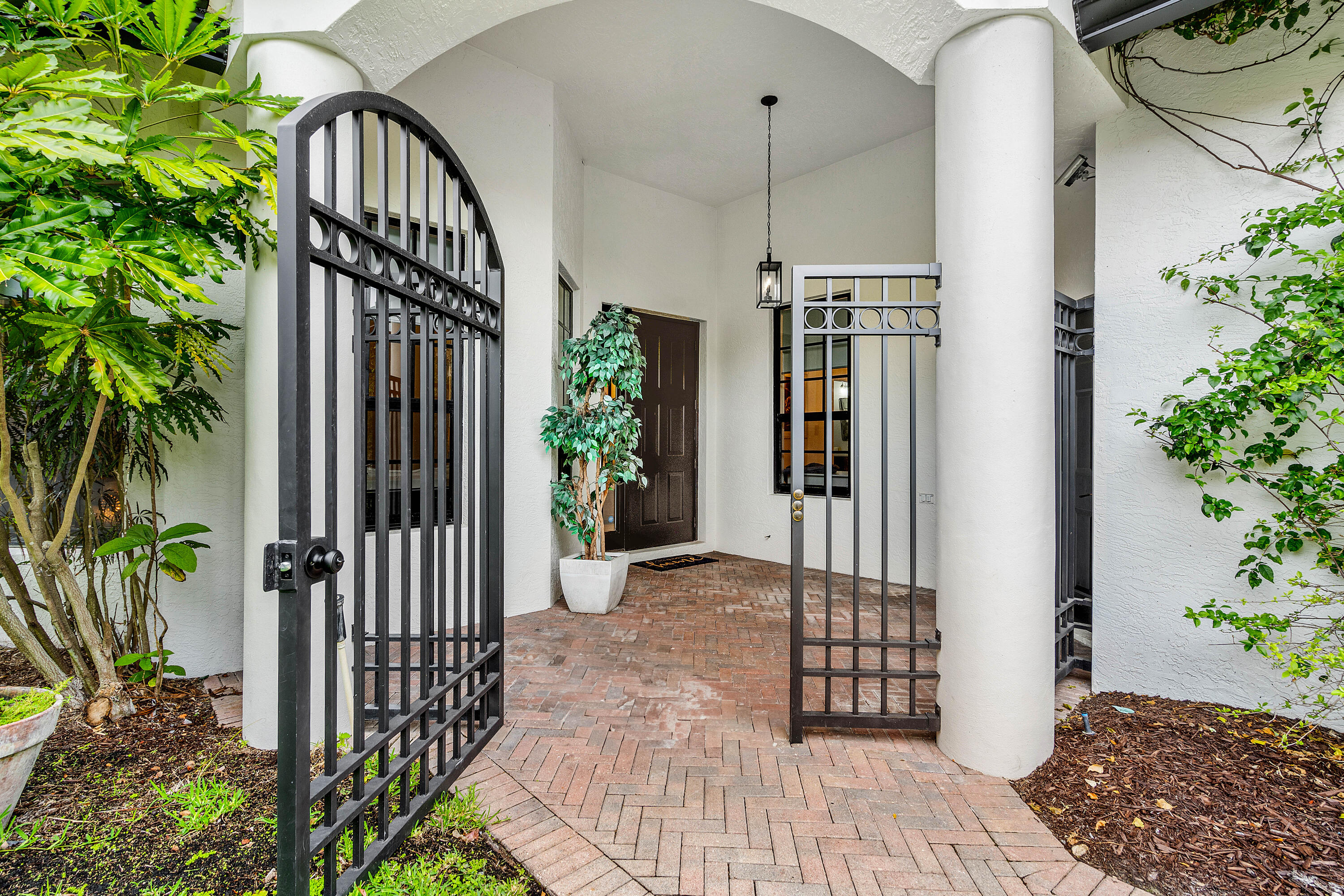 SHADY OAKS OF PALM BEACH POLO & COUNTRY - Residential